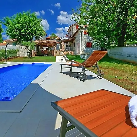 Beautiful In Dracevac With Swimming Pool Poreč