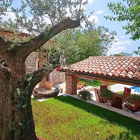 Beautiful In Dracevac With Swimming Pool Poreč