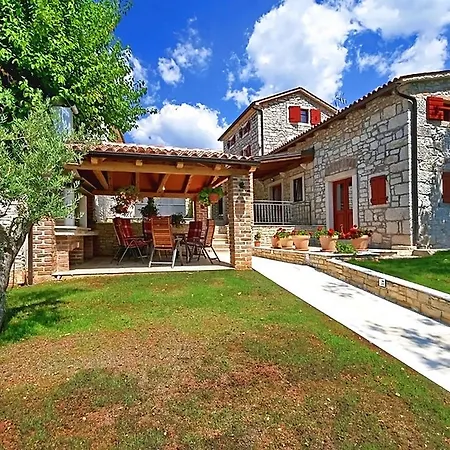 Villa Beautiful In Dracevac With Swimming Pool Poreč