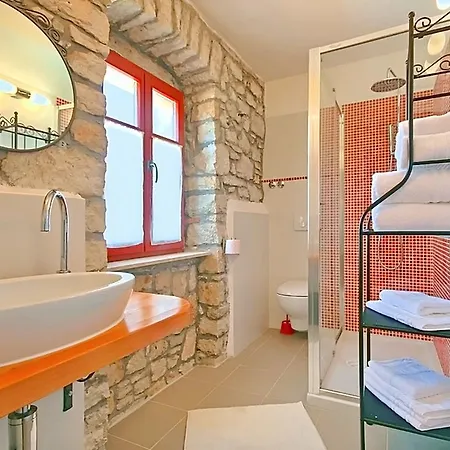 Villa Beautiful In Dracevac With Swimming Pool